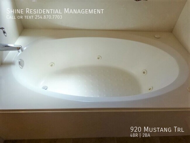 Building Photo - 920 Mustang Trail