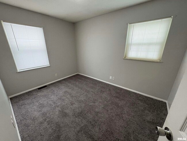 Building Photo - 6411 N Randwick Rd