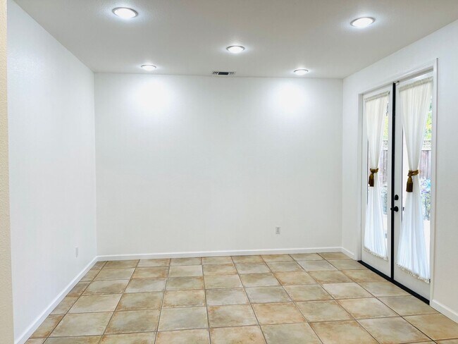 Building Photo - 4285 Bromley Ct