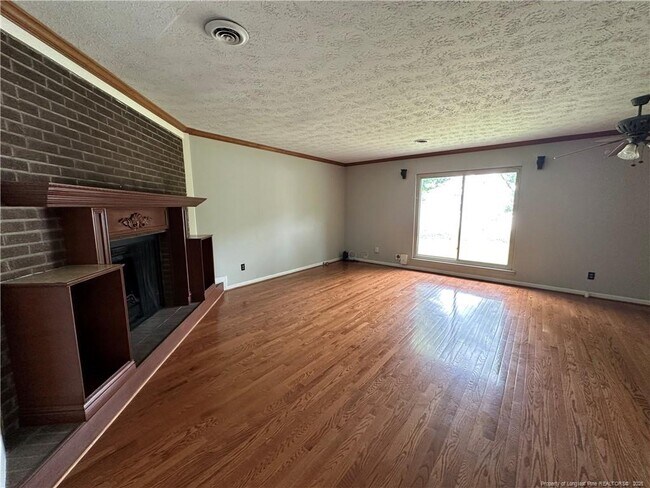 Building Photo - 1601 Blue Springs Rd