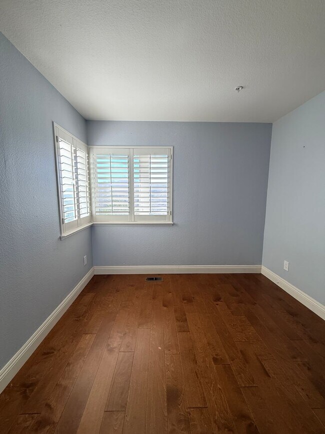 Building Photo - **Coming Soon — Spacious 3BR + 2.5BA Two-Level Condo in Pointe Pacific**