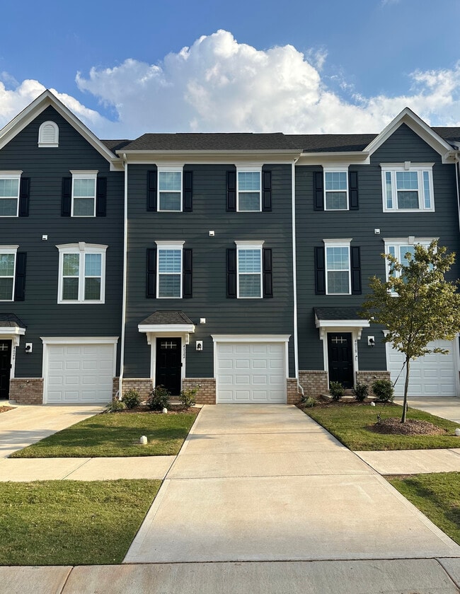 Building Photo - 4022 Edenborn Ln