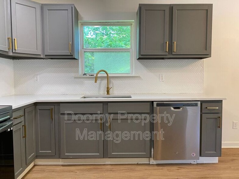 Building Photo - 2310 Cushman St