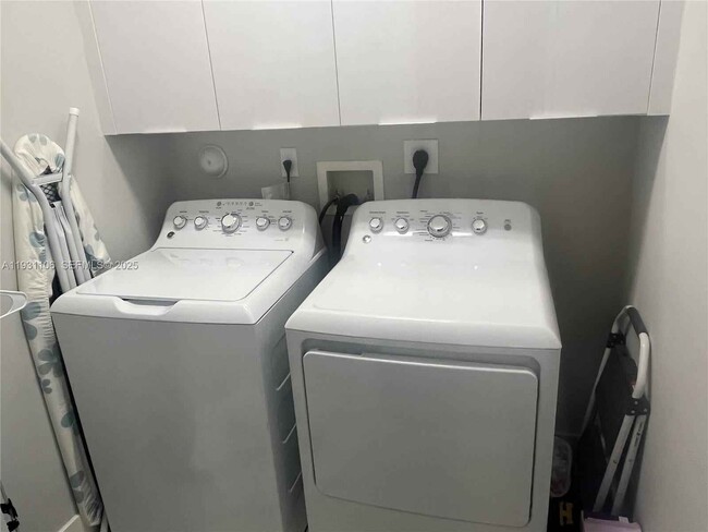 Building Photo - 6415 NW 102nd Path