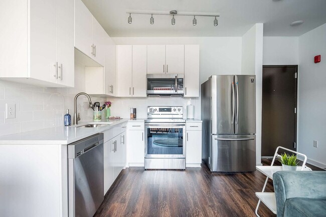 Building Photo - 542 Boulevard NE