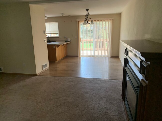 Building Photo - Splendid 3-bdr/2.5 bath home in the beautiful Buck Run Community in Sisters, OR!