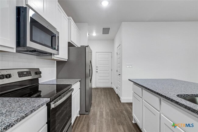 Building Photo - 1904 Royal Loop