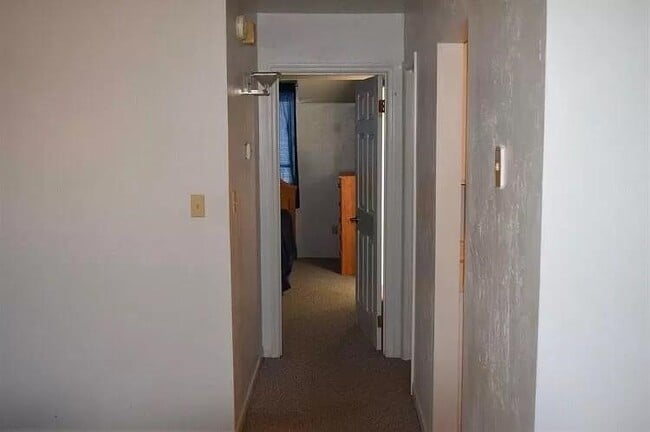 Building Photo - 1315 Airport Dr