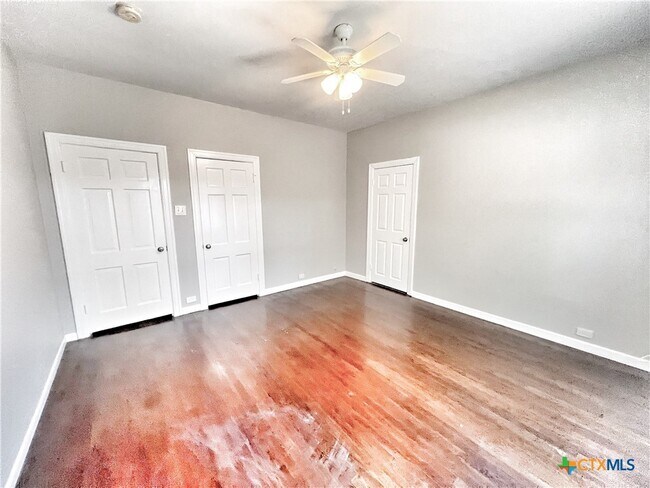 Building Photo - 127 Paloma Dr