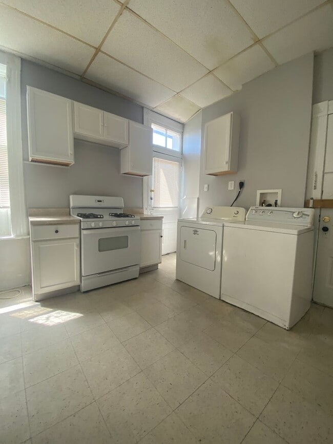 Building Photo - 3428 Dunnica Ave