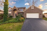 Building Photo - 9 Glen Valley Dr