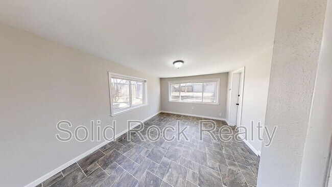 Building Photo - 219 N Institute St