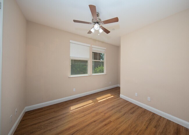 Building Photo - 6491 Bayview Dr