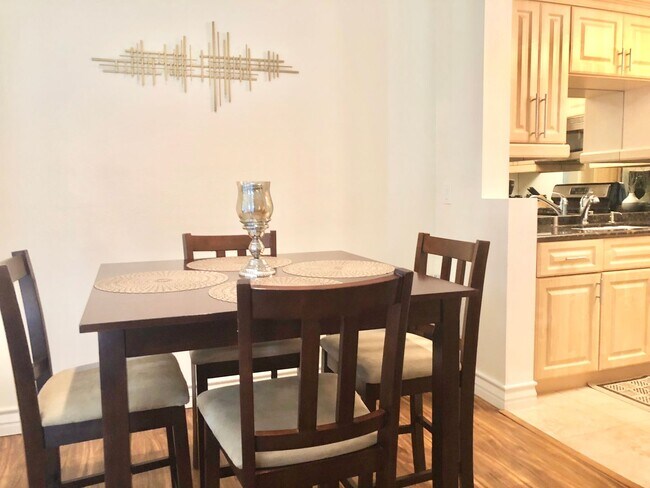 Building Photo - Meridian Luxury Condo. 1 Bd 1 Ba, Utilitie...