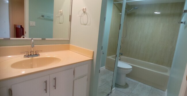 Building Photo - 2706-2712 12th Ct