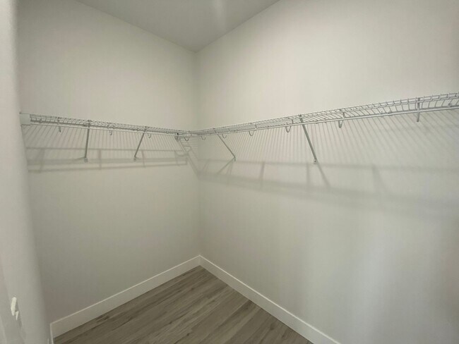 Building Photo - 132 E University Ave