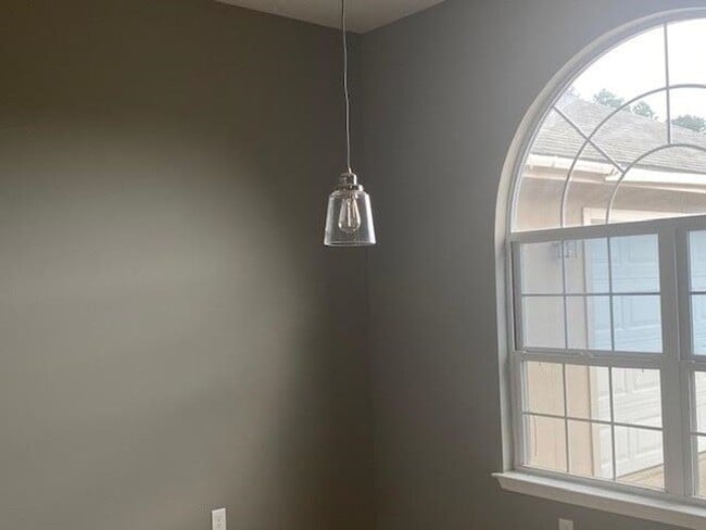 Building Photo - 4 Bed 2 Bath New Fenced in Yard In Kingsla...