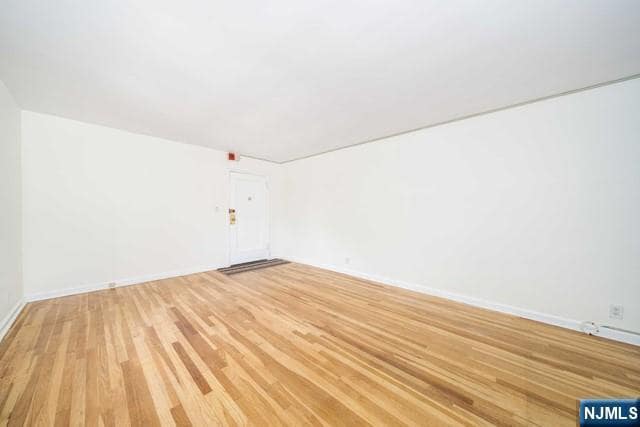 Building Photo - 2330 Linwood Ave