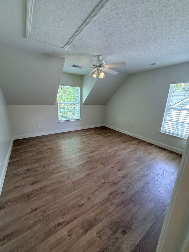 Building Photo - 1005 Kestrel Ct