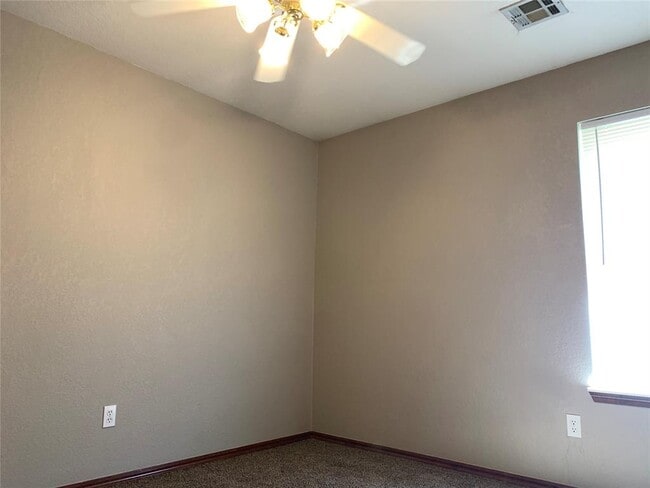 Building Photo - 2909 Sandstone Dr