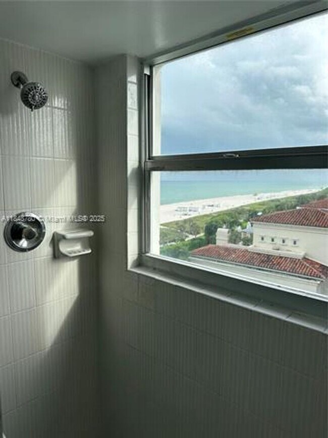 Building Photo - 6039 Collins Ave