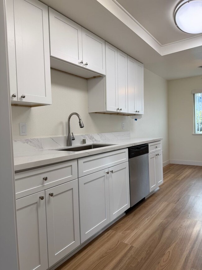 Building Photo - Golf Course View Bottom Level Condo in Campana Villas