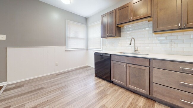 Building Photo - 2111 Otis Ave