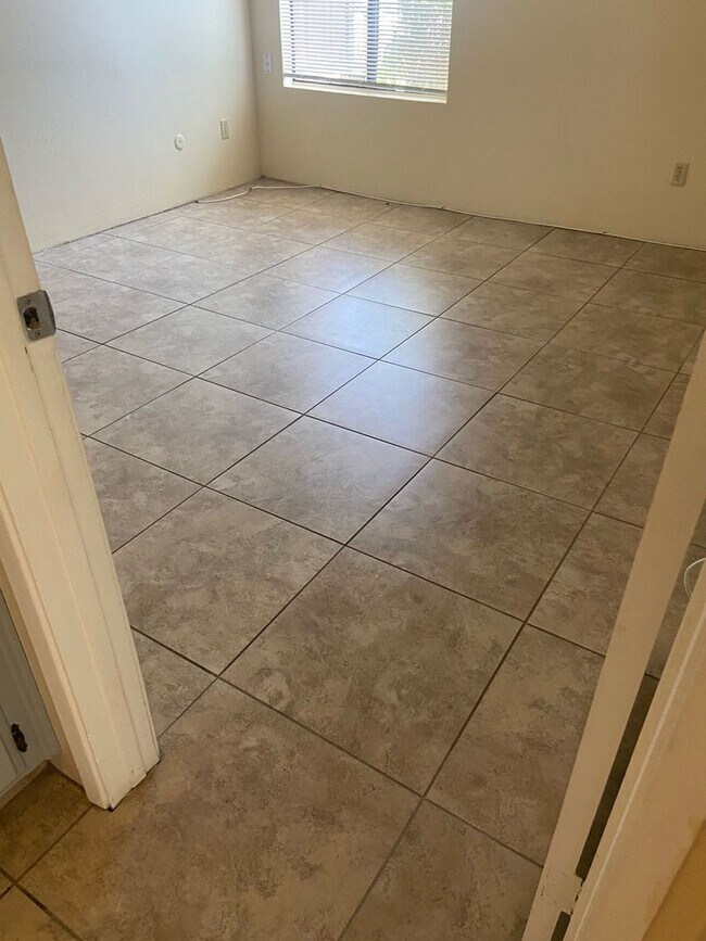 Building Photo - 913 Nimrod Ct