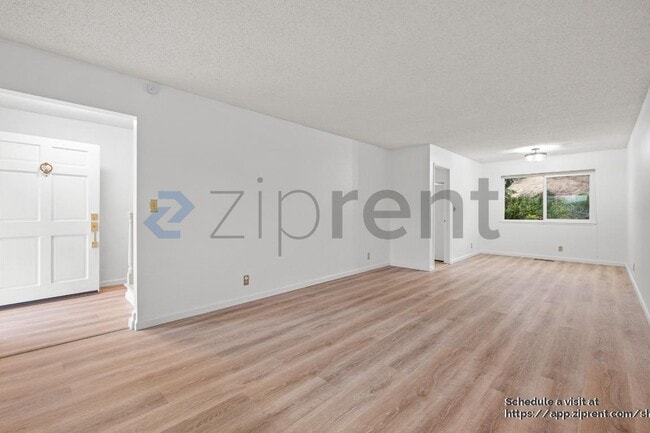 Building Photo - 60 Deerhaven Pl