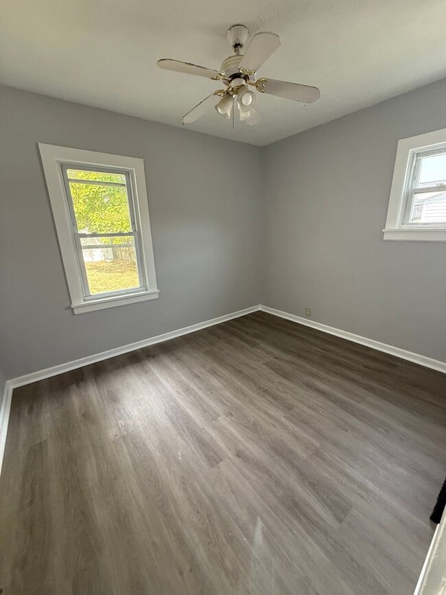 Building Photo - Euclid 3 Bed Single