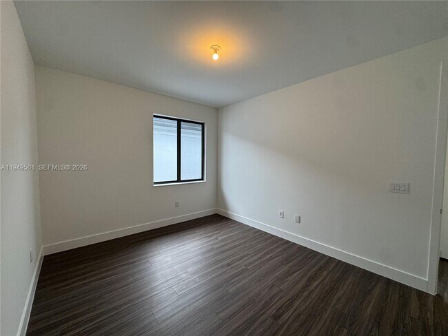 Building Photo - 19749 NE 16th Pl