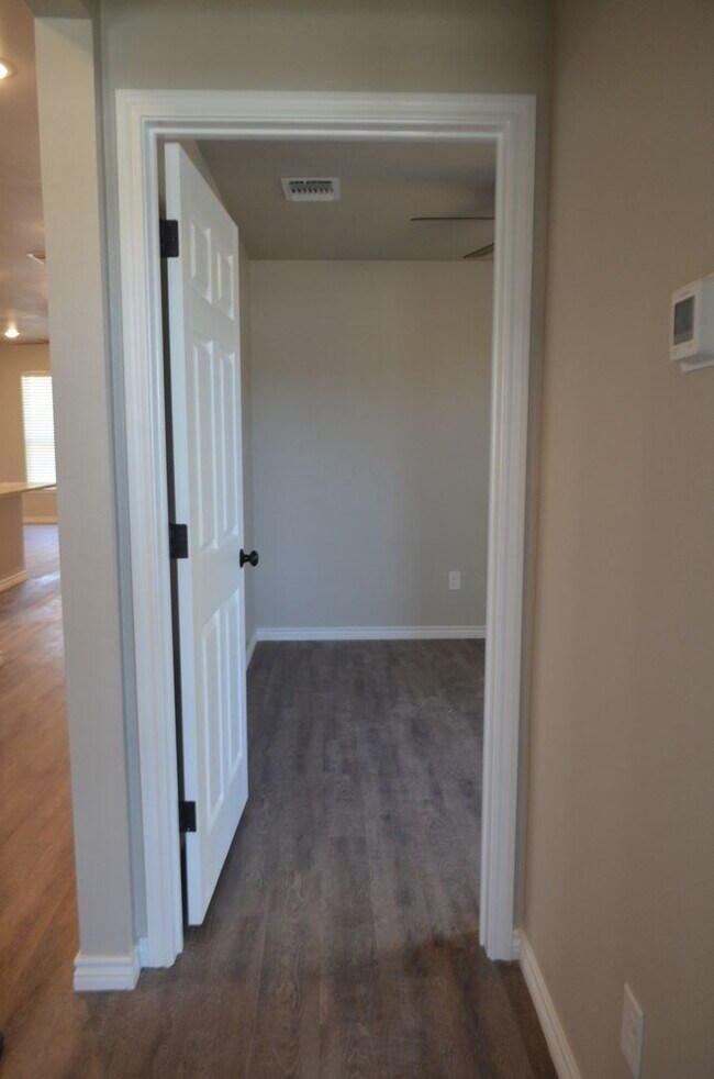 Building Photo - 1713 Castroville Trl