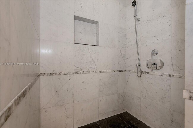 Building Photo - 6103 Aqua Ave