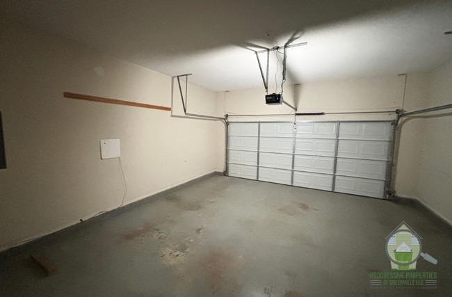 Building Photo - 106 Thurber Way