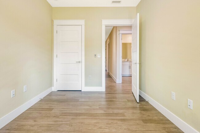 Building Photo - 340 Bluefish Dr