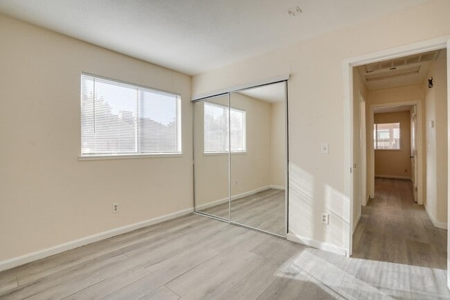 Building Photo - 2524 Pemberton Ct
