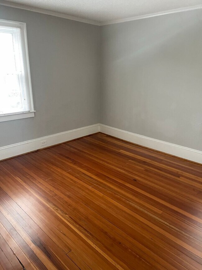 Building Photo - 311-313 N Spring St