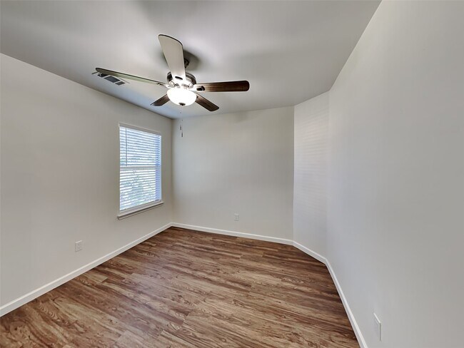 Building Photo - 16778 Fallen Timbers Dr