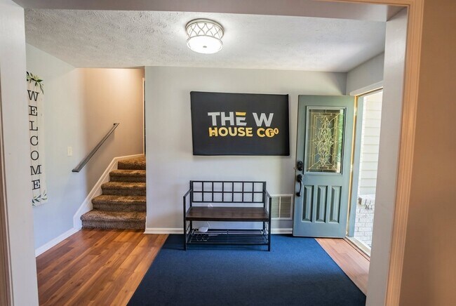 Building Photo - 725 Swamp Creek Dr
