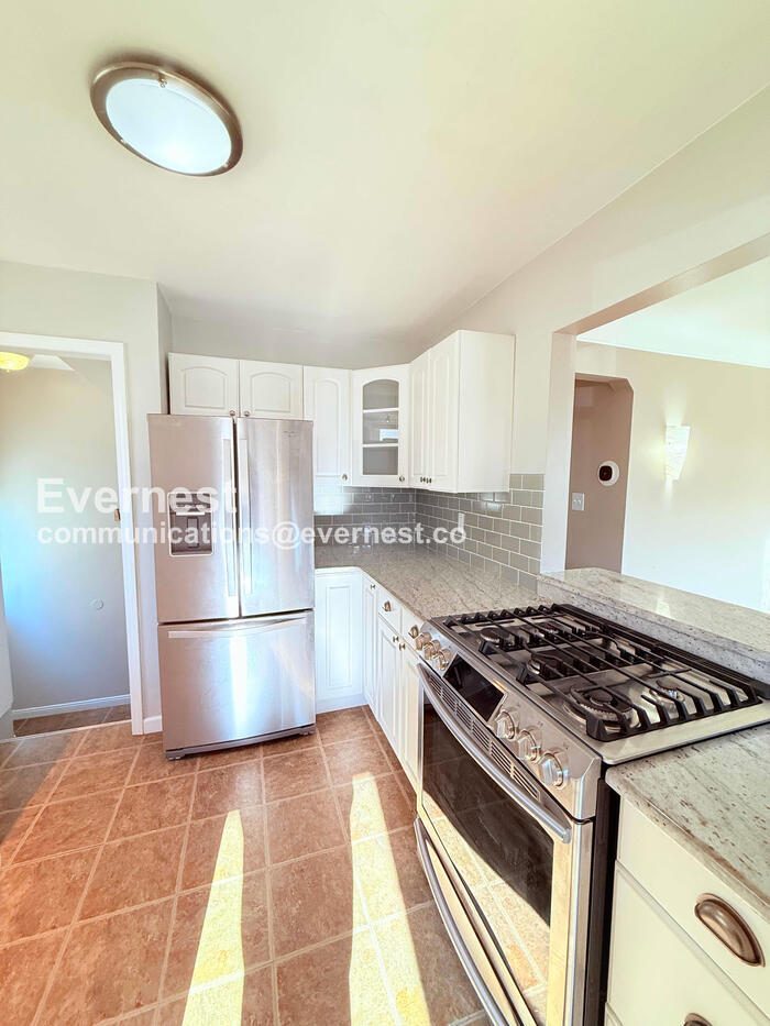 Building Photo - 605 N Dorchester Ave