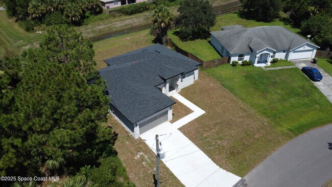 Building Photo - 2862 Pomello Ave SW