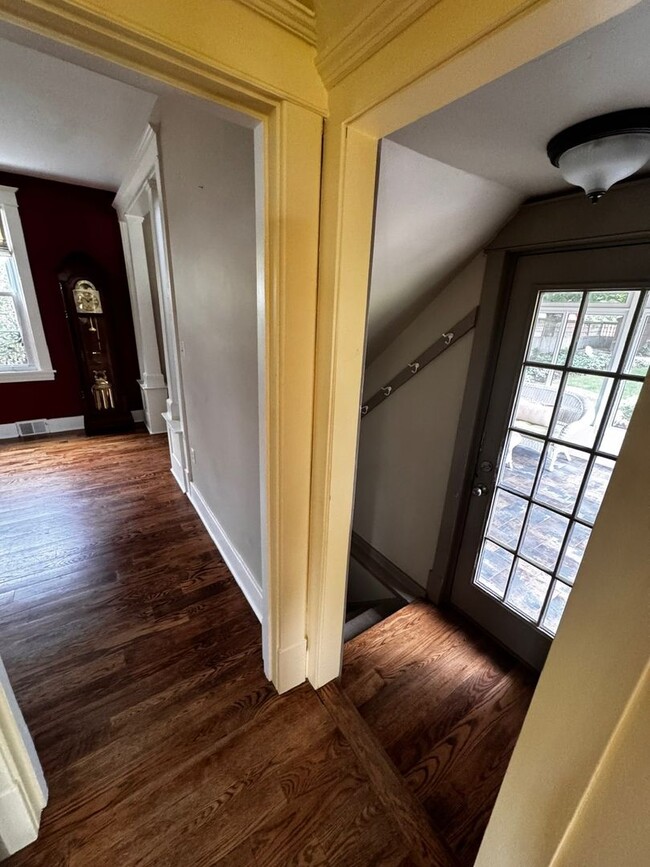 Building Photo - Charming 3-Bedroom Home in Desirable Allis...