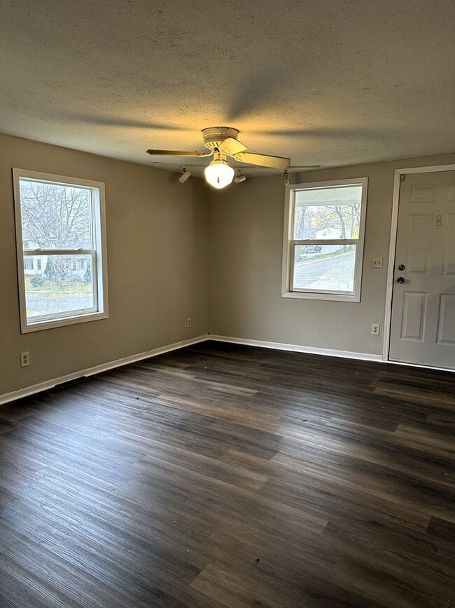 Building Photo - 3BR | 2BA | 1 Car Home in Whitewater