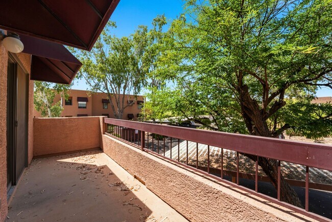Building Photo - Beautiful 2-bedroom, 2-bath condo in the highly desirable Quail Run community!