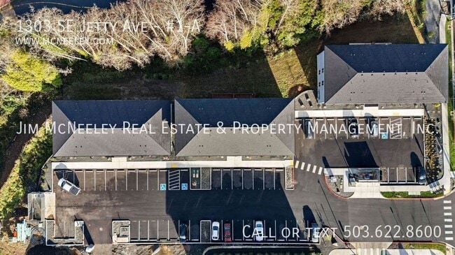 Building Photo - 1303 SE Jetty Ave