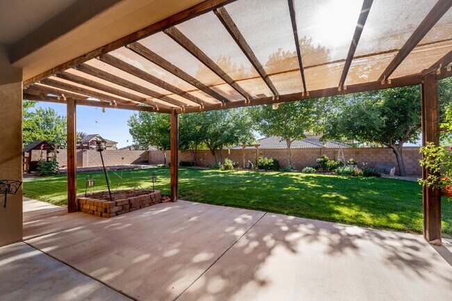 Building Photo - "Spacious 5-Bed Oasis with 3 Baths in Washington, UT – 3,171 Sq Ft of Comfort!"