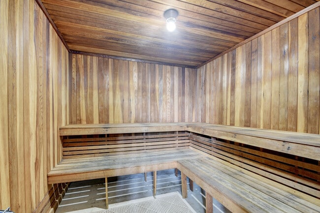 Building Photo - 219 Lake Meryl Dr