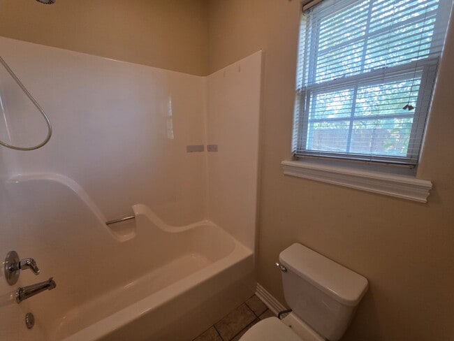 Building Photo - 302 Cross Creek Dr