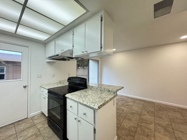 Building Photo - 1975 Olmo Way