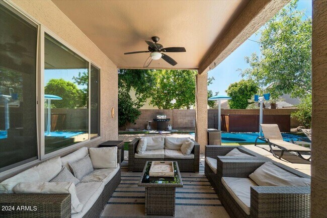 Building Photo - 5512 E Campo Bello Dr